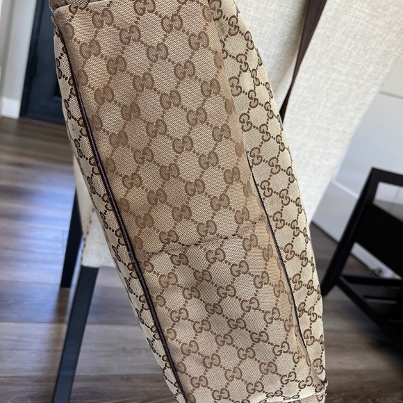 Authentic Gucci GG Diaper Crossbody Messenger Bag - Picture 4 of 16